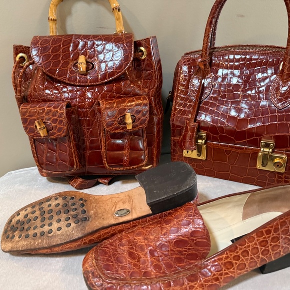 Giorgio’s of Palm Beach, Doctor bag and backpack and shoes. - Picture 14 of 16